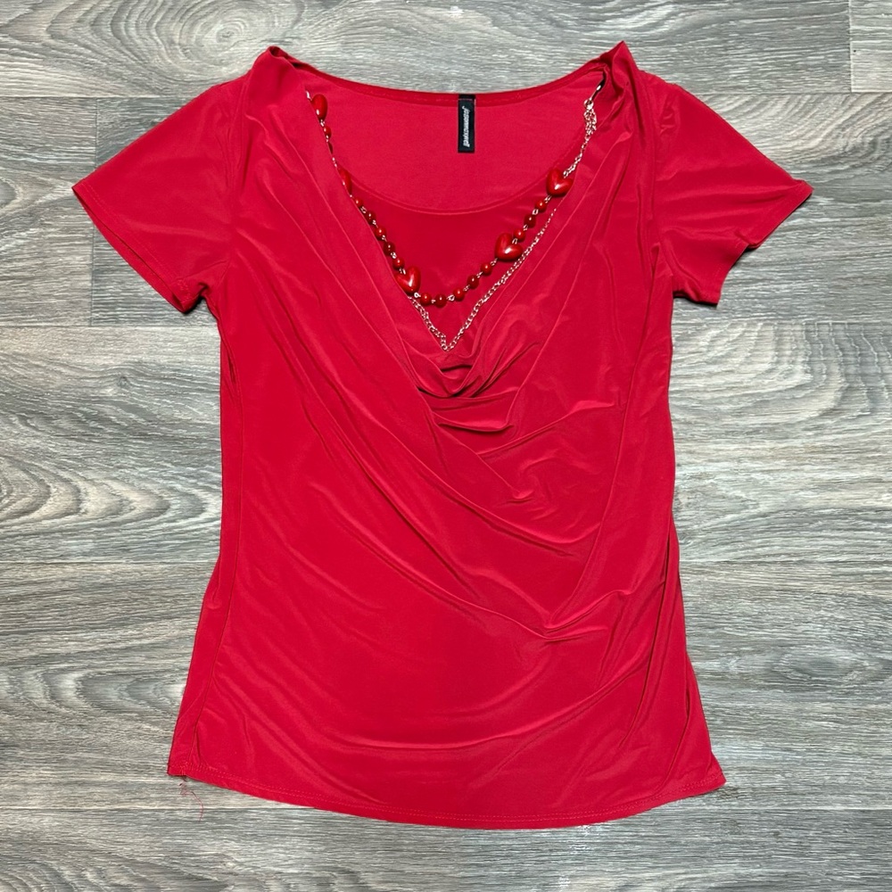 Lovely blouse with removable necklace